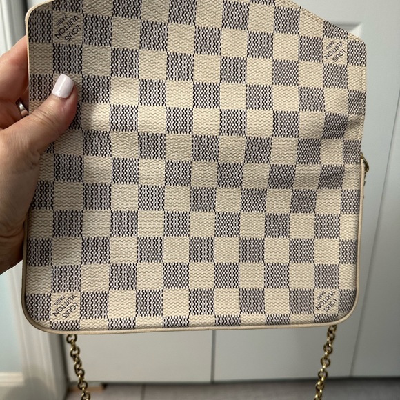 New Beautiful Louis Vuitton Felicie
Pochette Crossbody~Clutch with gold chain.♥️ - Picture 4 of 5